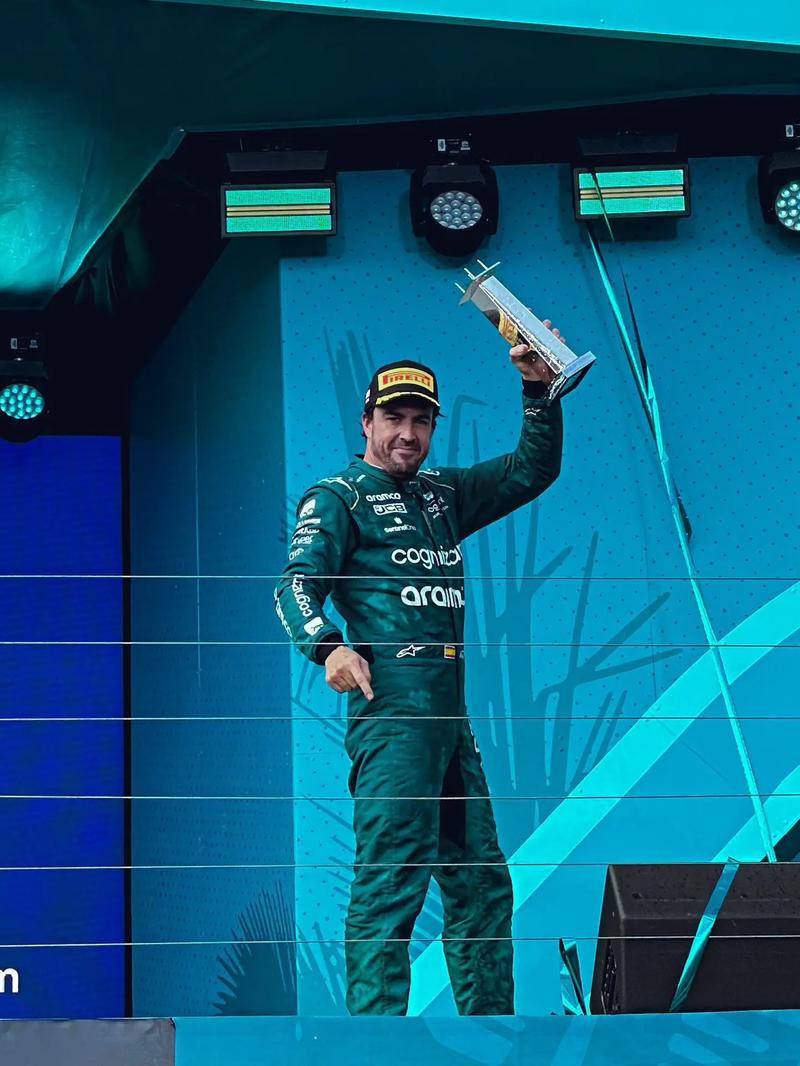 红牛车队轻取迈凯伦，阿隆索刷新纪录